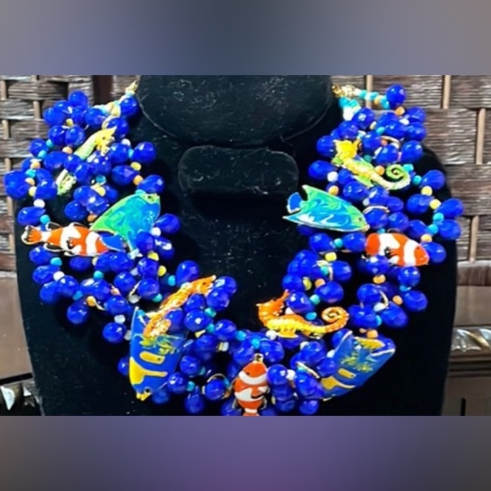 ISO Sassy Jones Caicos bib